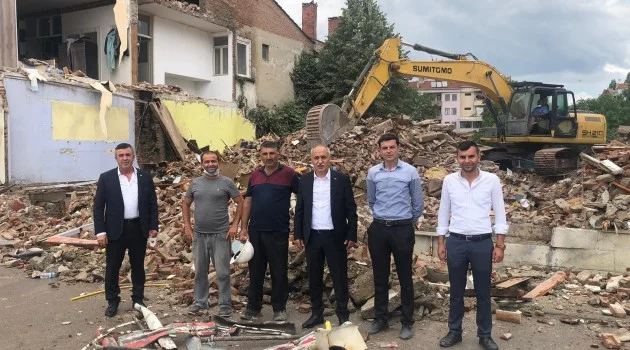 Yenişehir’de Metruk Binalar Yıkılıyor