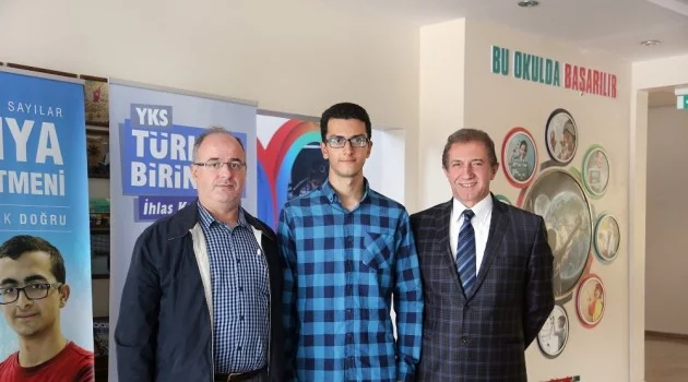 YKS Türkiye birincisi okulunu ziyaret etti