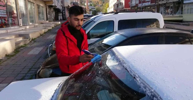 Yozgat’ta soğuk hava araç camlarını dondurdu