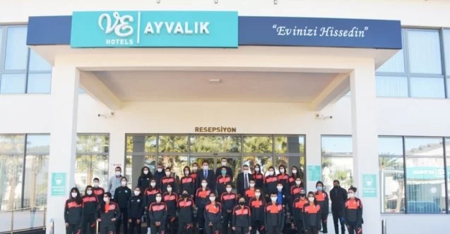 Yüksekova Belediyespor Kadın Futbol Takımı, Ayvalık’ta kampa girdi