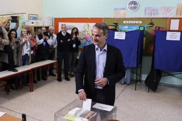 Yunanistan seçimlerinde Miçoktakis'in partisi önde