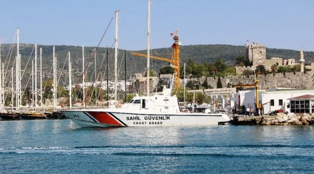 Yunanistan’a kaçmak isteyen FETÖ’cü eski hakimlerin de bulunduğu tekne kayalıklara çarptı