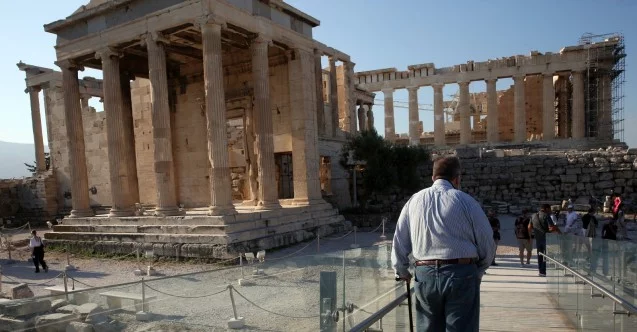 Yunanistan’da aşırı sıcaklar nedeni ile arkeolojik açık hava müzeleri ziyarete kapatılıyor