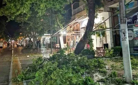 Yunanistan’da fırtına: 6 turist öldü, 30 yaralı