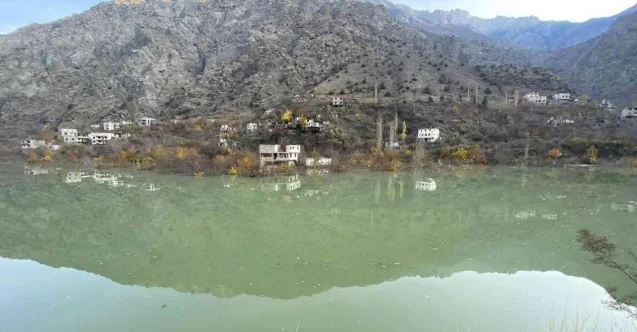 Yusufeli Barajı’nda su seviyesi 47 metreye ulaştı, boşaltılan köylerdeki evler birer birer sular altında kalmaya başladı